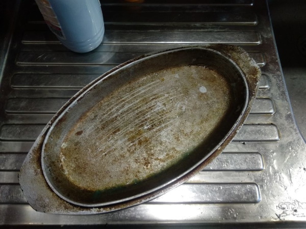 Гусь в гусятнице с яблоками, картошкой кусочками в духовке