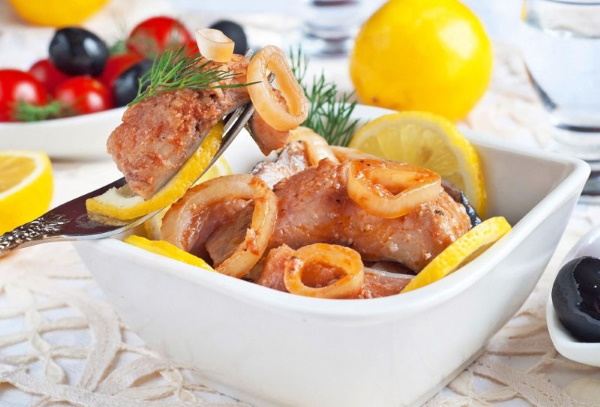 Хе из сельди по-корейски с морковью, луком, уксусом