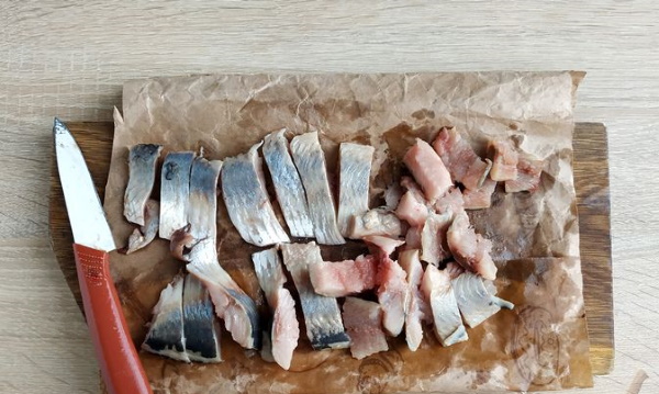 Хе из сельди по-корейски с морковью, луком, уксусом