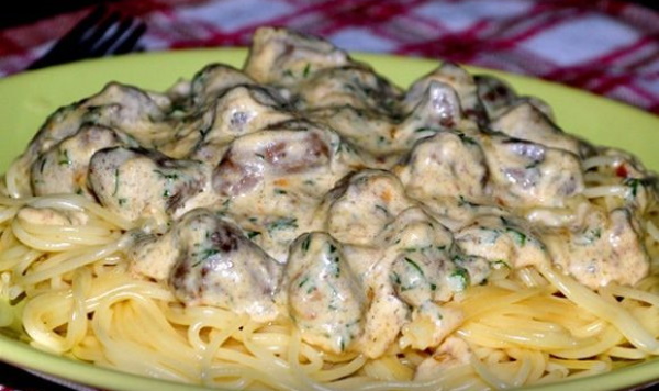 макароны с куриными сердечками в сковороде рецепт с фото. kurinye serdechki s makaronami 6. макароны с куриными сердечками в сковороде рецепт с фото фото. макароны с куриными сердечками в сковороде рецепт с фото-kurinye serdechki s makaronami 6. картинка макароны с куриными сердечками в сковороде рецепт с фото. картинка kurinye serdechki s makaronami 6. Куриные сердца – один из самых полезных субпродуктов, поскольку в них содержатся незаменимые аминокислоты, витамины группы В, А, Р, минералы (железо, цинк, магний и прочее) и легкоусвояемый белок. Их можно приготовить различными способами, например, в сковороде вместе с макаронами.
