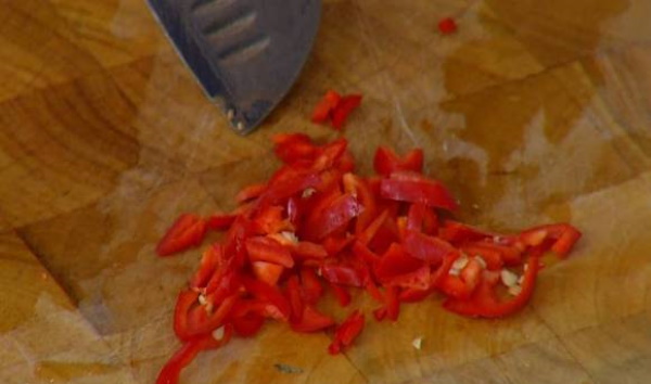 Печень говяжья жареная в муке кусками. Рецепт с фото