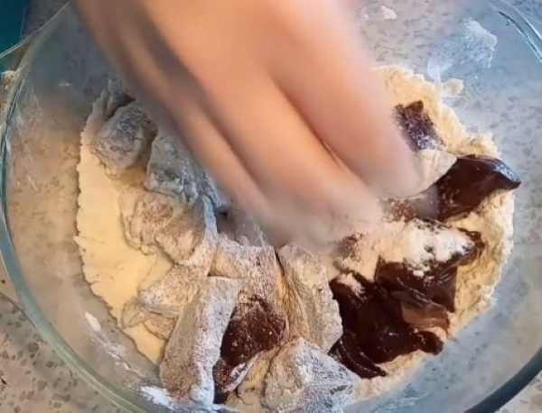 Печень говяжья жареная в муке кусками. Рецепт с фото