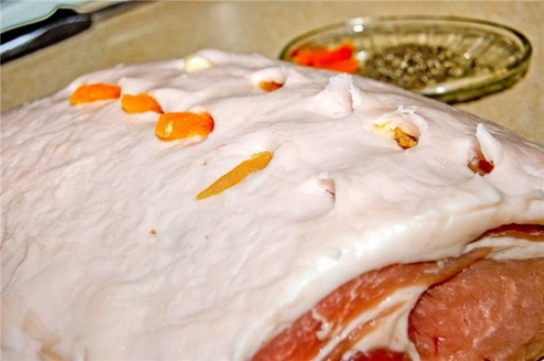 Блюда из корейки свиной в духовке на кости и без. Рецепты