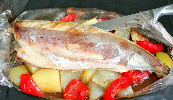 Как приготовить салаку свежемороженую на сковороде вкусно рецепт с фото пошагово