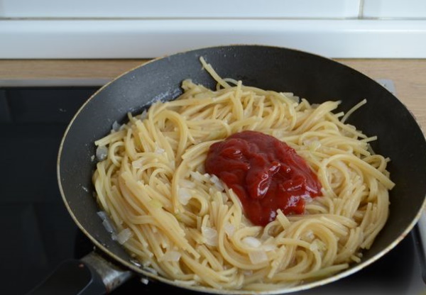 Сосиски со спагетти внутри рецепт для детей с фото