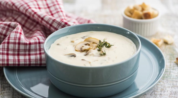 суп пюре с шампиньонами и плавленным сыром и курицей. krem sup iz shampinonov s plavlennym syrom 3. суп пюре с шампиньонами и плавленным сыром и курицей фото. суп пюре с шампиньонами и плавленным сыром и курицей-krem sup iz shampinonov s plavlennym syrom 3. картинка суп пюре с шампиньонами и плавленным сыром и курицей. картинка krem sup iz shampinonov s plavlennym syrom 3. Сырный суп-пюре с грибами и курицей – очень нежное блюдо с кремовой текстурой и приятным ароматом.
