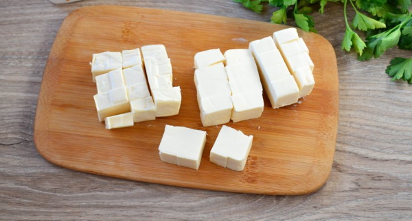 Крем суп из шампиньонов с плавленным сыром, картофелем, курицей
