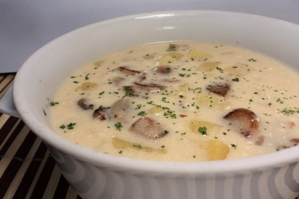 суп пюре с шампиньонами и плавленным сыром и курицей. krem sup iz shampinonov s plavlennym syrom 6. суп пюре с шампиньонами и плавленным сыром и курицей фото. суп пюре с шампиньонами и плавленным сыром и курицей-krem sup iz shampinonov s plavlennym syrom 6. картинка суп пюре с шампиньонами и плавленным сыром и курицей. картинка krem sup iz shampinonov s plavlennym syrom 6. Сырный суп-пюре с грибами и курицей – очень нежное блюдо с кремовой текстурой и приятным ароматом.