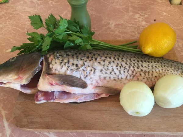 Сазан запеченный в духовке в фольге. Рецепт вкуснее не бывает
