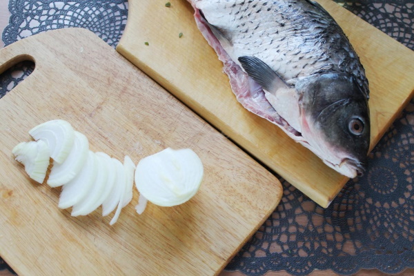 Сазан запеченный в духовке в фольге. Рецепт вкуснее не бывает