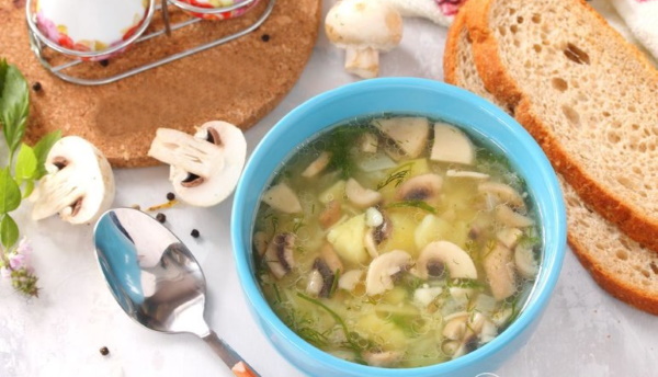 Суп с шампиньонами и картофелем, курицей, вермишелью. Рецепт