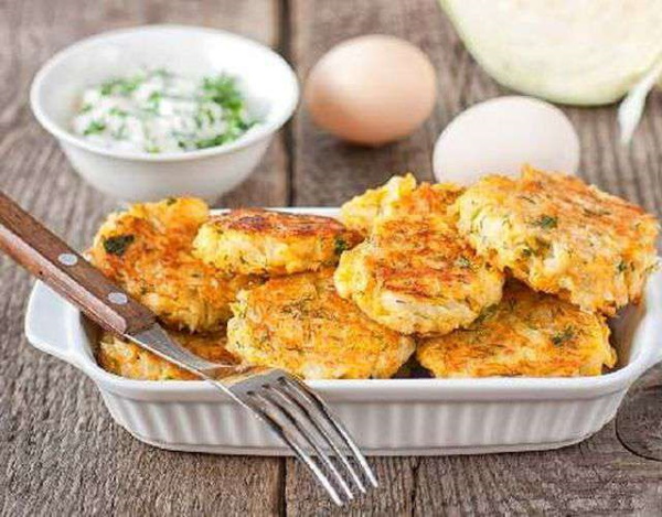 Капустные котлеты. Рецепт с манкой и яйцом на сковороде