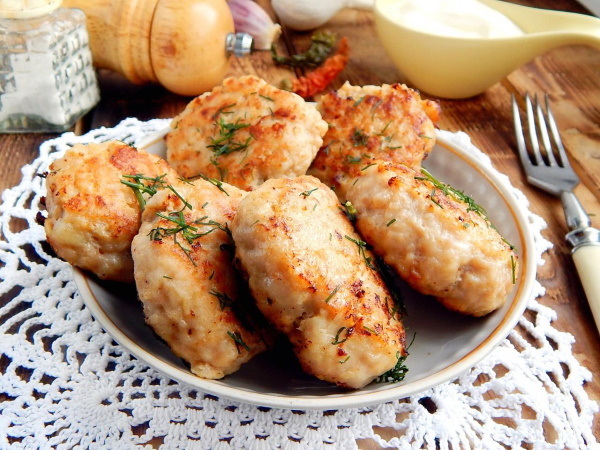 Капустные котлеты. Рецепт с манкой и яйцом на сковороде