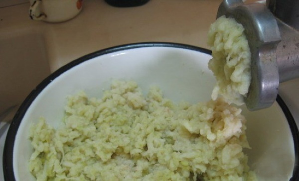 Капустные котлеты. Рецепт с манкой и яйцом на сковороде