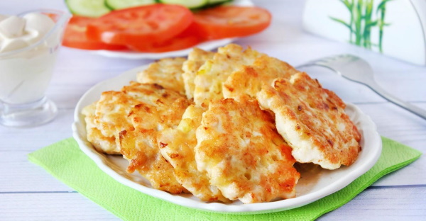Шницель из куриного филе в сухарях на сковороде. Рецепт с фото