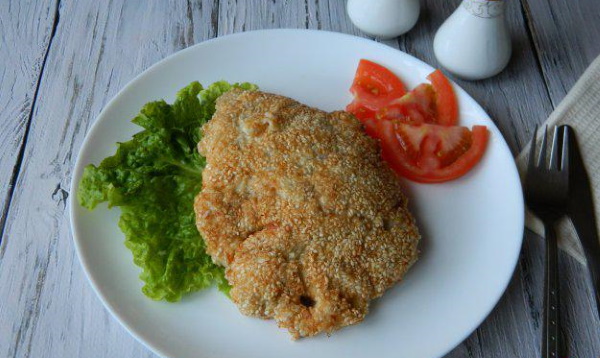 Шницель из куриного филе в сухарях на сковороде. Рецепт с фото