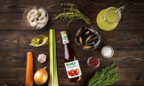 неаполитанский суп с морепродуктами. tomatnyy sup s moreproduktami 1. неаполитанский суп с морепродуктами фото. неаполитанский суп с морепродуктами-tomatnyy sup s moreproduktami 1. картинка неаполитанский суп с морепродуктами. картинка tomatnyy sup s moreproduktami 1. Для посетителей Vgoroden.ru шеф-повар Lounge-hall café Андрей Сулима открывает собственный рецепт приготовления рыбного супа по-неаполитански.