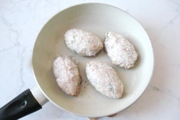 Котлеты из желудков куриных, сердечек, фарша. Рецепты с фото
