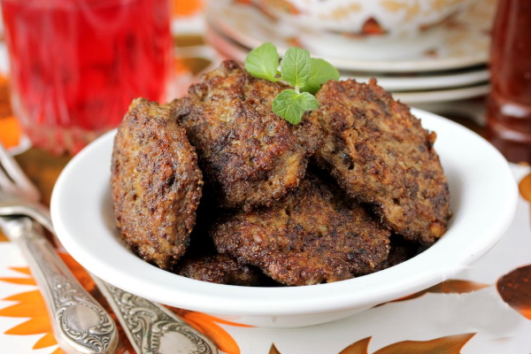 Котлеты из желудков куриных, сердечек, фарша. Рецепты с фото