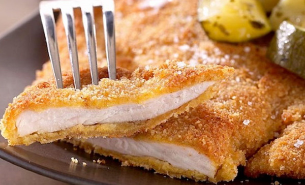 Мясо в панировке на сковороде с сухарями. Рецепт с фото