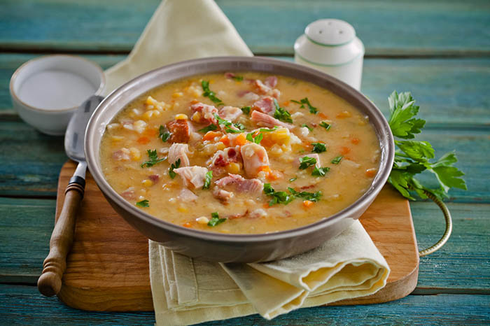 Гороховый суп с копчеными окорочками. Рецепт с фото
