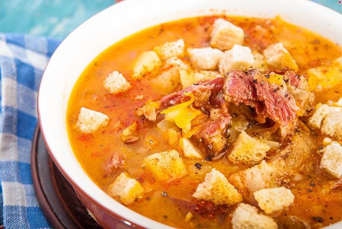 Гороховый суп с копчеными окорочками. Рецепт с фото