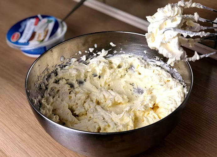 Крем для торта со сгущенкой без варки. Рецепт быстрый и простой