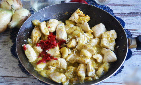 Курица в соусе карри. Рецепт классический с фото