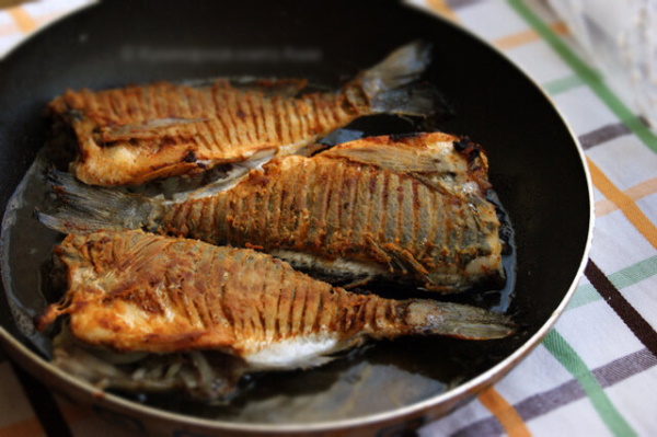 Как приготовить карася без костей вкусно. Рецепт с фото