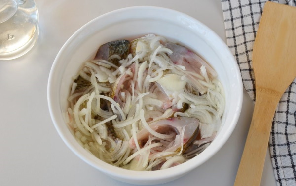 Карась, маринованный в уксусе в банке. Рецепт приготовления