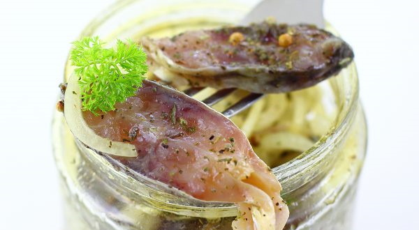 Карась, маринованный в уксусе в банке. Рецепт приготовления