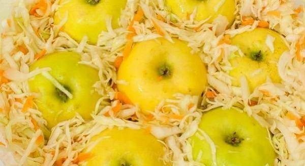 Моченые яблоки с капустой в домашних условиях. Рецепт
