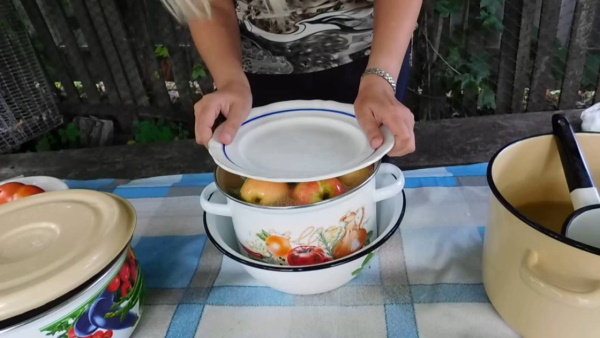 Яблоки моченые с горчицей на зиму в банках. Рецепт с фото