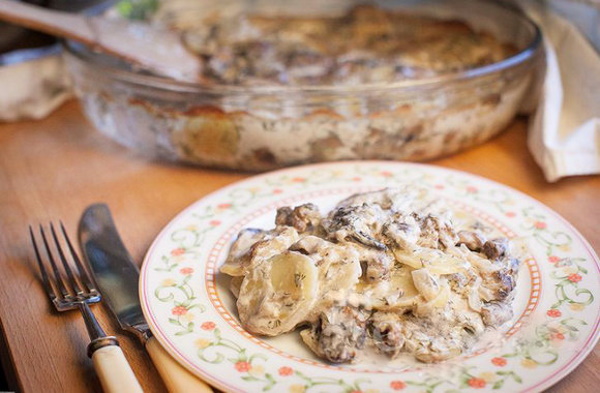Картошка с грибами и курицей на сковороде тушеная, жареная