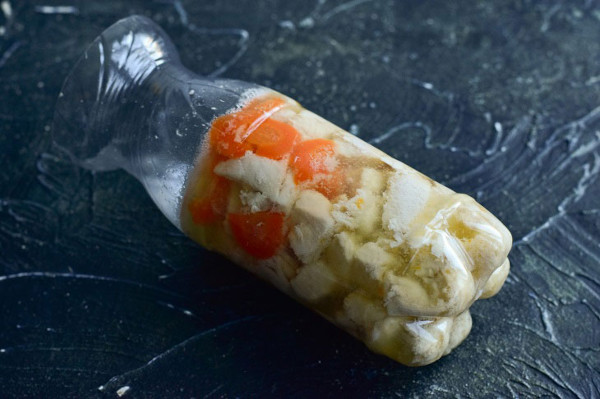 Рулет в бутылке из курицы, рульки, свинины с желатином