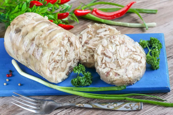 Рулет в бутылке из курицы, рульки, свинины с желатином
