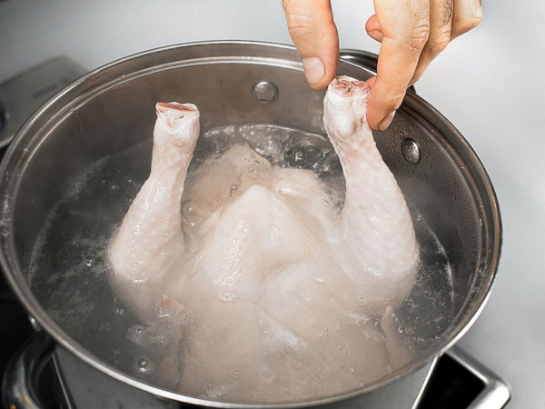 Рулет в бутылке из курицы, рульки, свинины с желатином