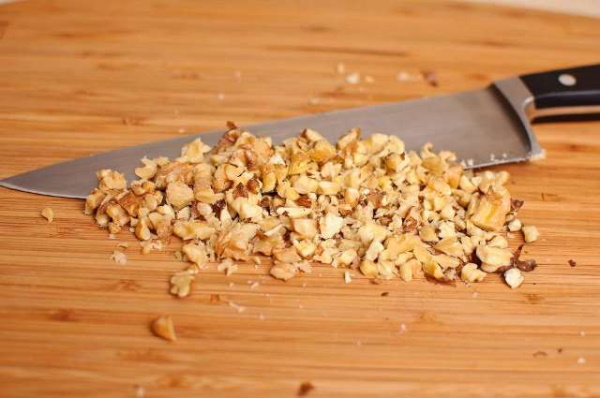 Салат из печени говяжьей с огурцами солеными, маринованными, свежими