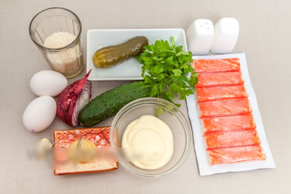 Салат с крабовыми палочками без кукурузы, риса. Классический рецепт