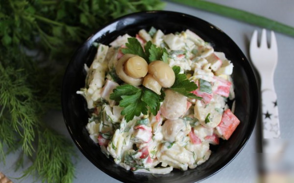Салат с крабовыми палочками без кукурузы, риса. Классический рецепт