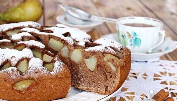 Шарлотка на кефире с яблоками в мультиварке пышная. Рецепт