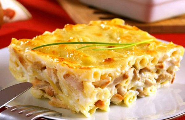 Запеканка с макаронами и курицей в духовке с сыром, сметаной, молоком