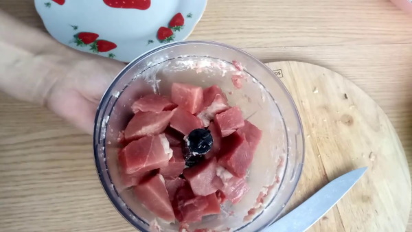 Котлеты из фарша индейки сочные. Классический рецепт на сковороде