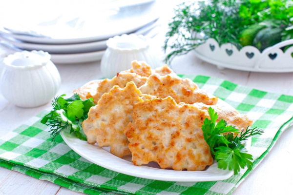 Котлеты из фарша индейки сочные. Классический рецепт на сковороде