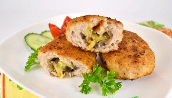 Котлеты из фарша индейки сочные. Классический рецепт на сковороде