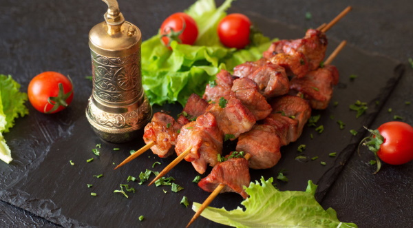 Мясо как шашлык на решетке в духовке. Рецепт с фото
