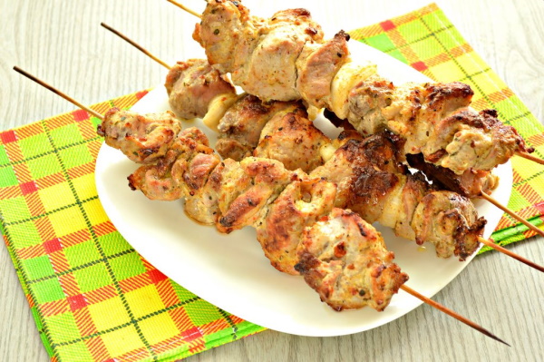 Мясо как шашлык на решетке в духовке. Рецепт с фото