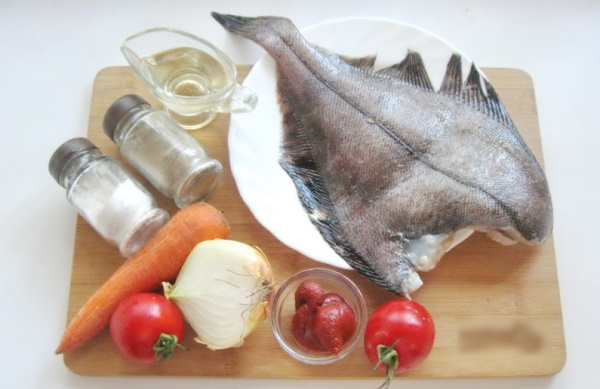 Рыба в томате с морковью и луком. Рецепт на сковороде