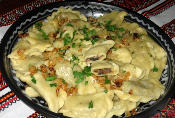 Вареники с грибами и картошкой, сыром, капустой. Рецепт пошагово, фото