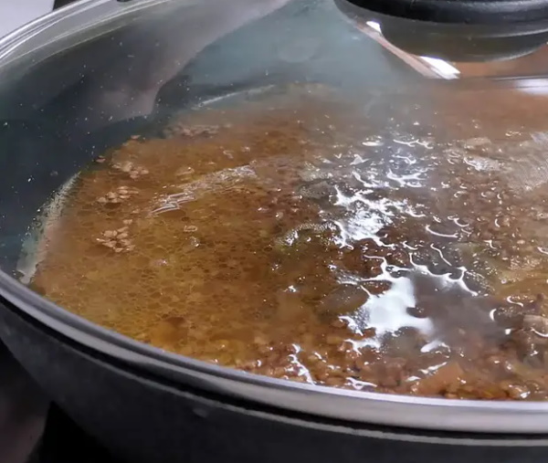 Куриные сердечки с гречкой на сковороде, в мульварке. Рецепт
